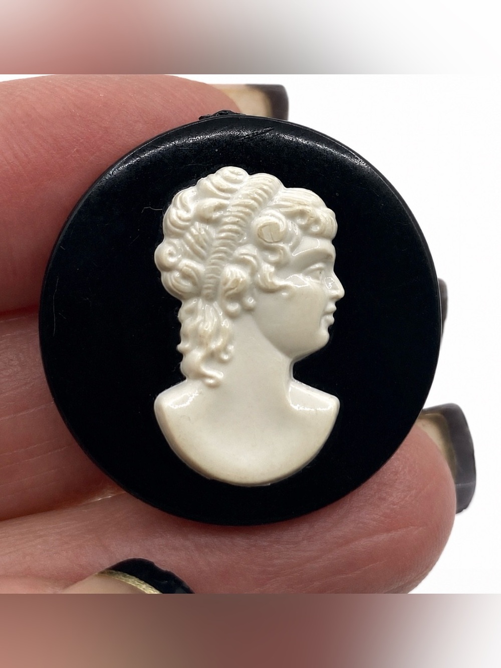 Black & White Unstamped Cameo Brooch 1950's-60's Vintage